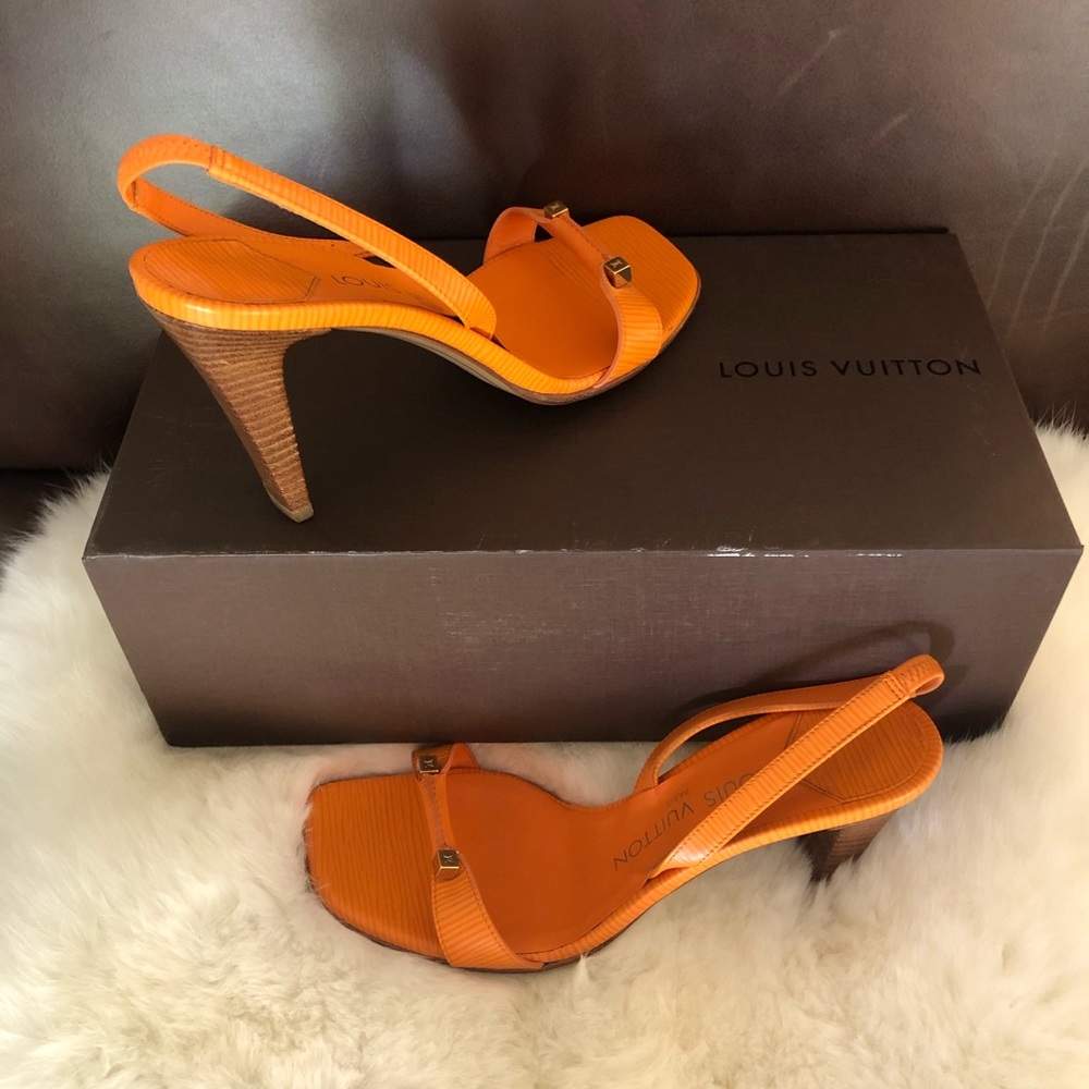 Authentic LouisVuitton orange pumps - Picture 1 of 6